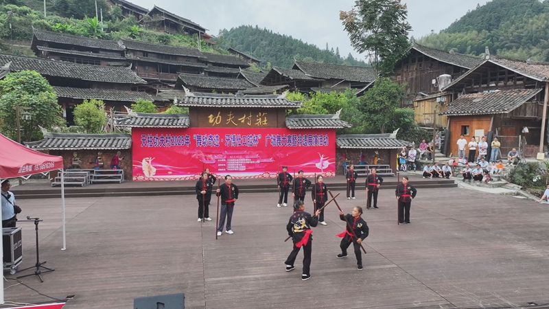天柱功夫村群眾武術(shù)表演。