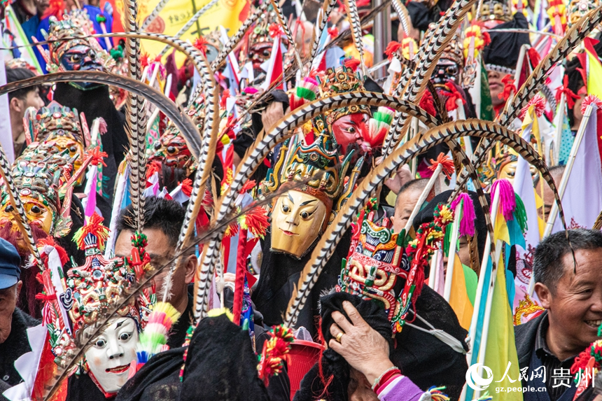 地戲巡游。人民網 黃小桃攝