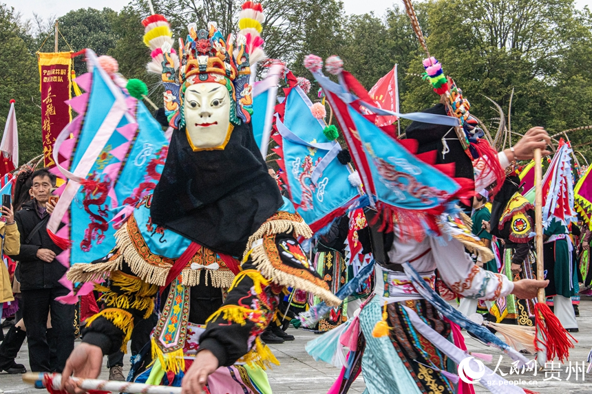 地戲表演。人民網(wǎng) 黃小桃攝