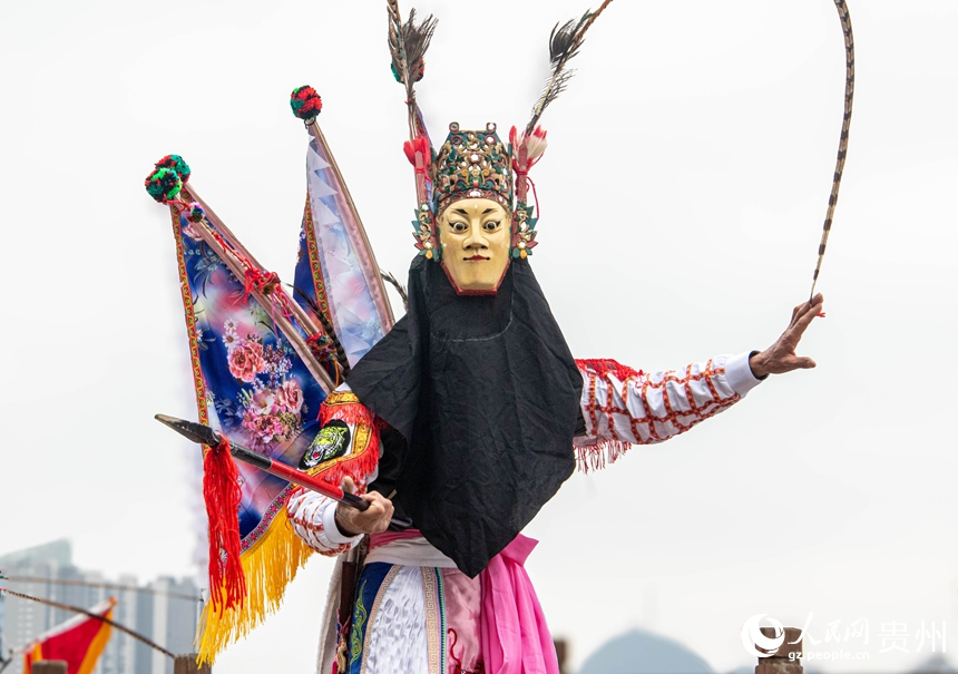 地戲表演。人民網(wǎng) 黃小桃攝