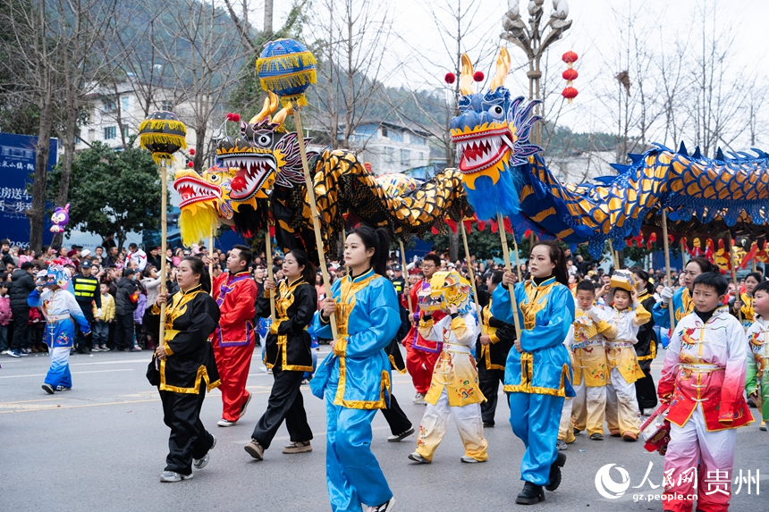 民族大聯歡巡游。人民網 陽茜攝