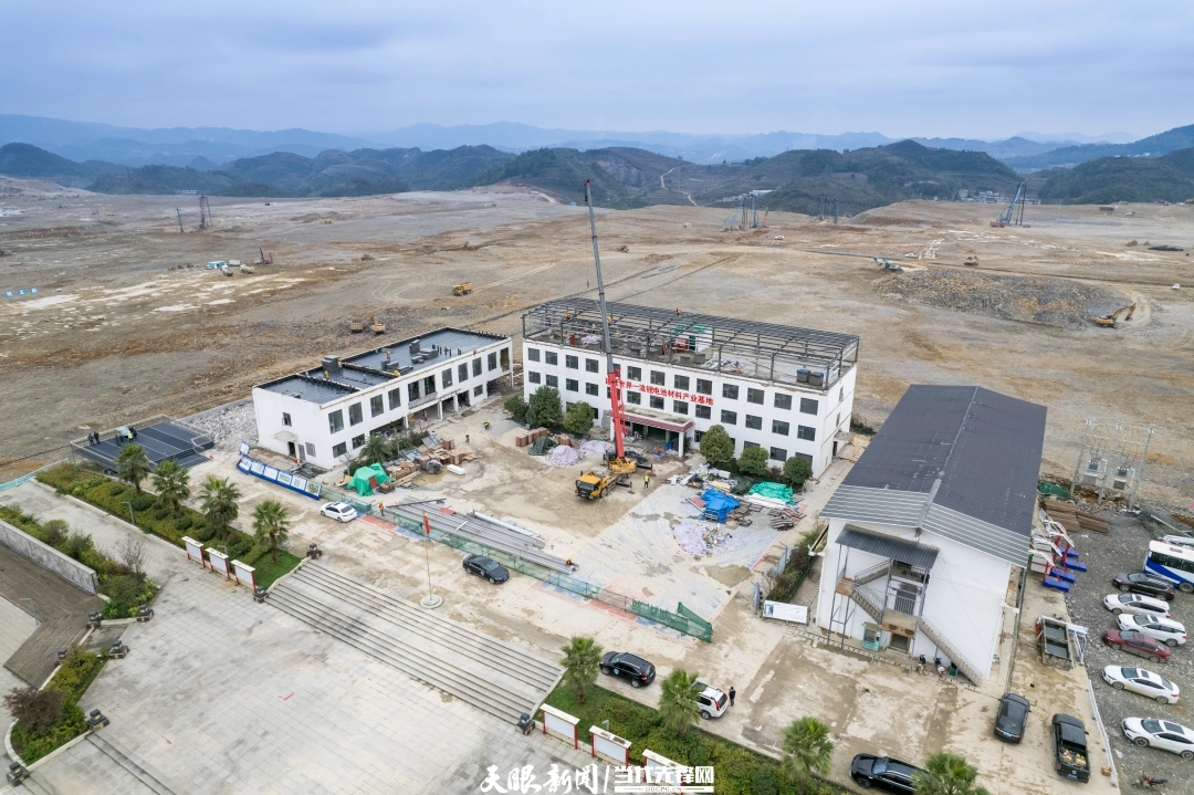 畢節磷煤化工一體化項目華友一期建設基地。鄭宇瀟 攝