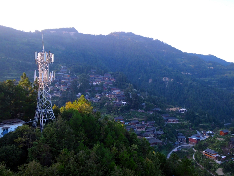 1 圖為貴州移動(dòng)在生態(tài)景區(qū)開展 5G 網(wǎng)絡(luò)建設(shè).jpg