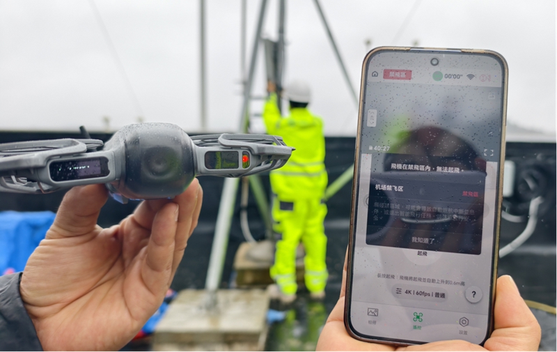 5 圖為中國(guó)移動(dòng)工作人員對(duì)國(guó)產(chǎn)算力集群設(shè)備開展算力測(cè)試.jpg