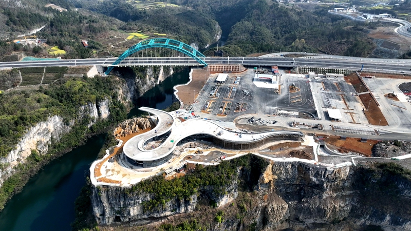 貴平高速甲青交旅融合服務區全面復工沖刺“開門紅” (1).jpg