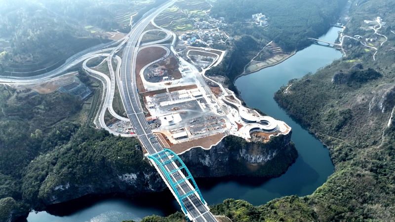 貴平高速甲青交旅融合服務區全面復工沖刺“開門紅” (2).jpg