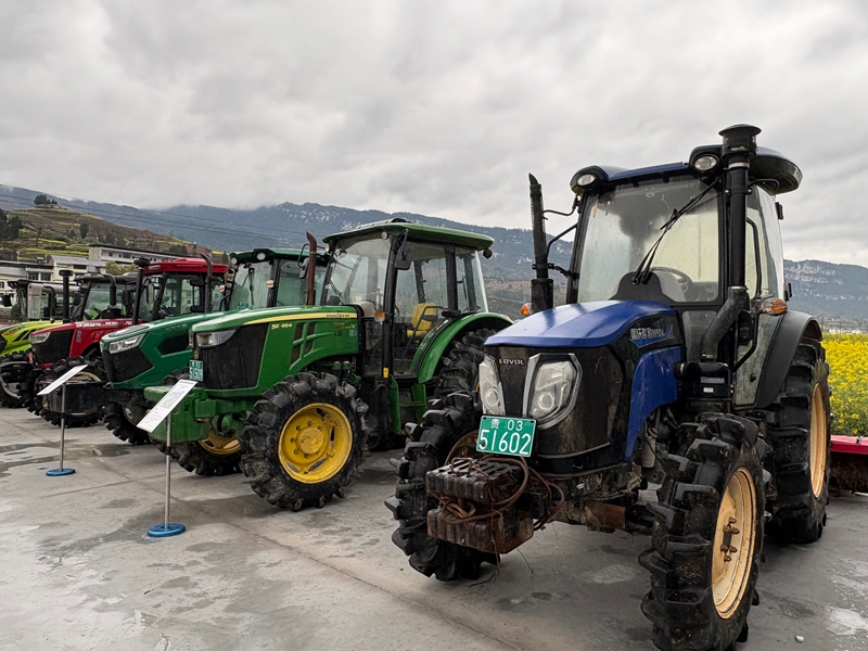 農機展示。實習生 王璐琳攝.jpg