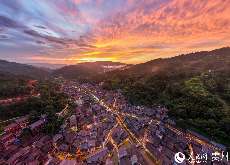航拍肇興侗寨。人民網(wǎng) 陽茜攝