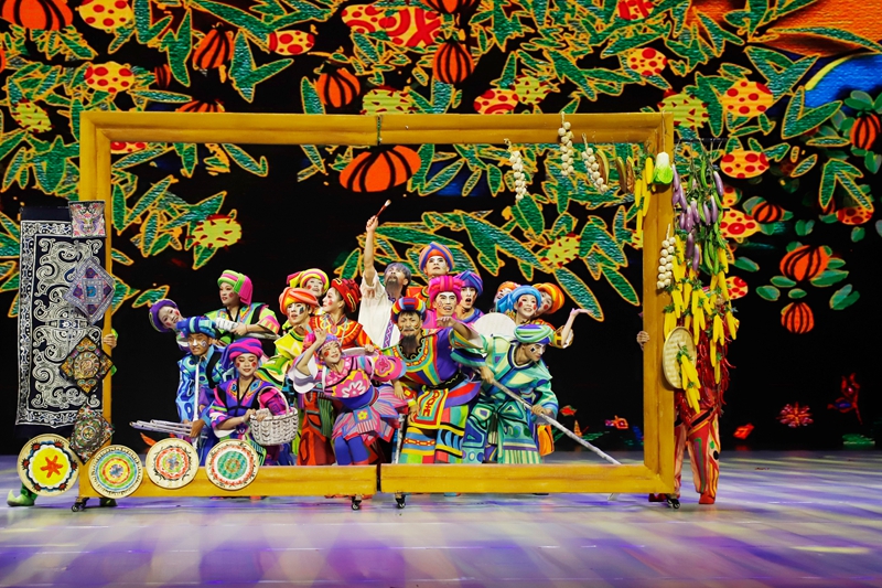 取材于農民畫的舞蹈《畫里鄉田》。楊小敏 攝.jpg