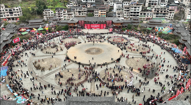 蘆笙會(huì)盛況(周建國 攝).jpg