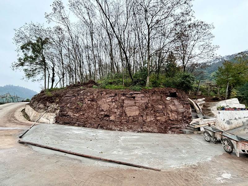 3、隆興鎮(zhèn)建設(shè)中生態(tài)錯車道。習(xí)水縣融媒體中心供圖