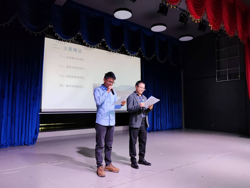 理論宣傳二人講展示活動。 謝慧芳攝