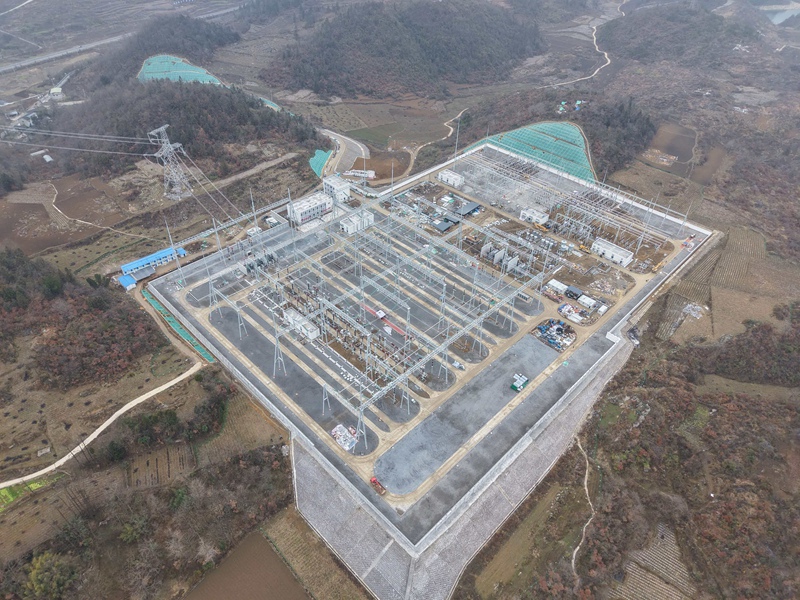500千伏務(wù)川輸變電工程目前總體進(jìn)度已完成85%，預(yù)計(jì)今年6月底建成投運(yùn)。王檁攝