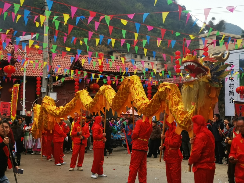 2 圖為“抬汪公”活動現場。潘春菊 攝.jpg