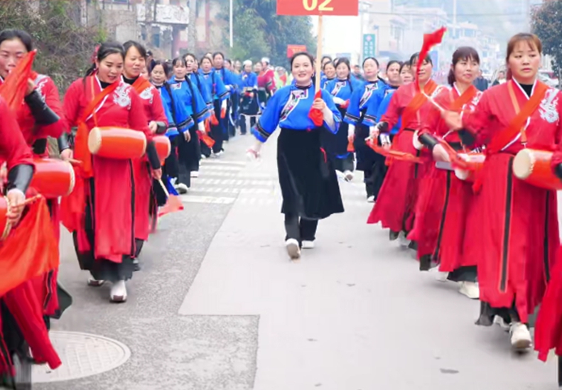 1 圖為“抬汪公”活動現場。萬靜 攝.jpg