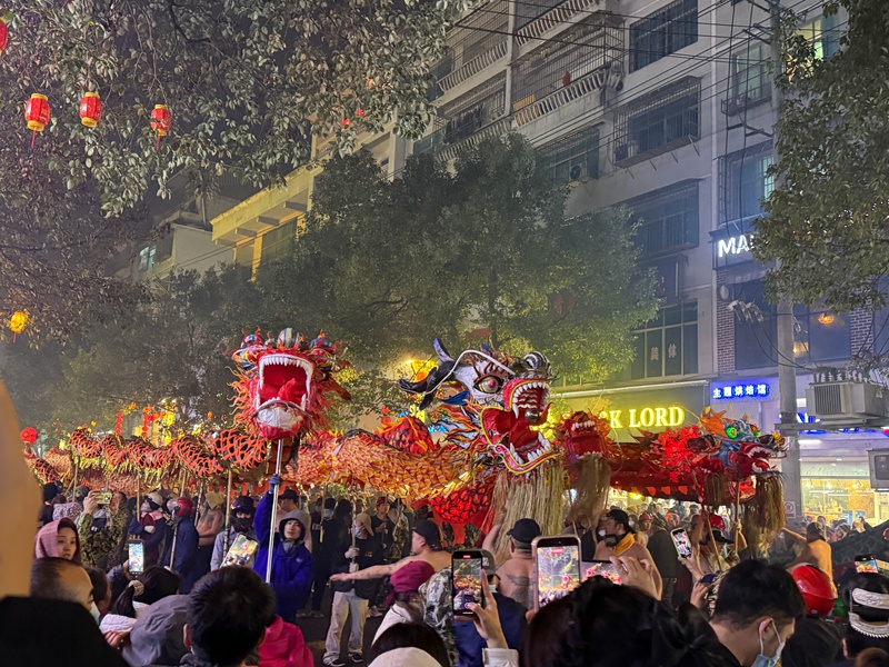 臺江舞龍噓花。