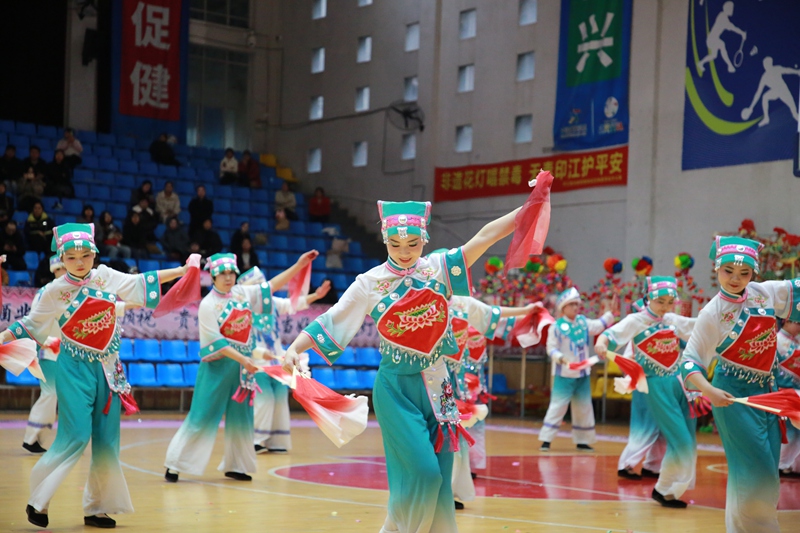 圖為3月7日，印江土家族苗族自治縣花燈廣場舞大賽現場。梅亞軍 攝    (29)