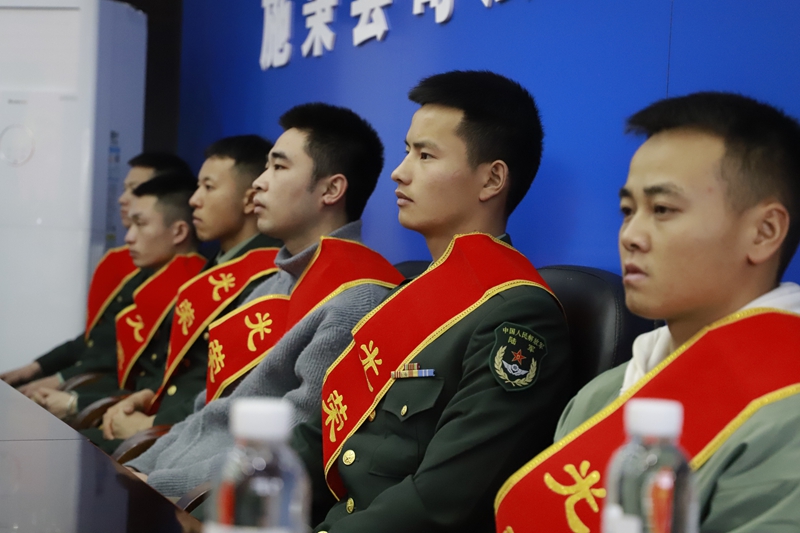 圖3：退役軍人認(rèn)真聽講