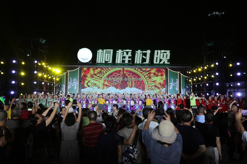 12、九壩村晚現(xiàn)場。