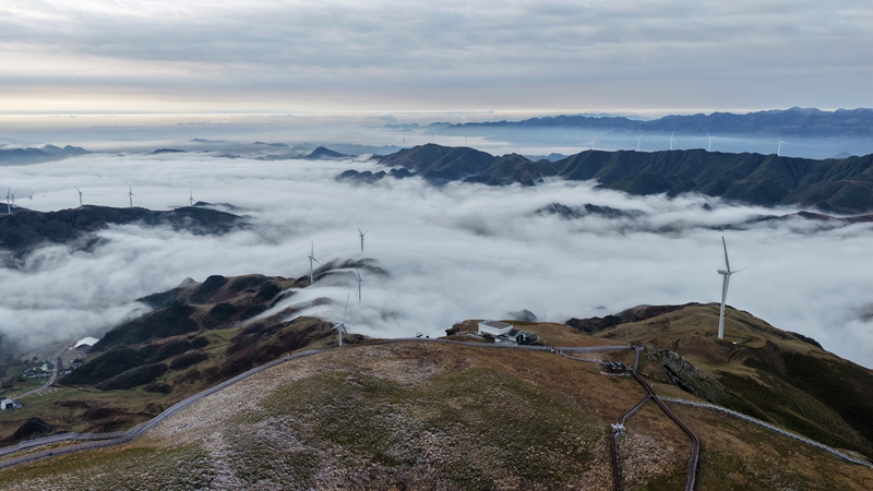 3月10日，在貴州省畢節市赫章縣阿西里西·韭菜坪景區拍攝的春雪云海景觀。