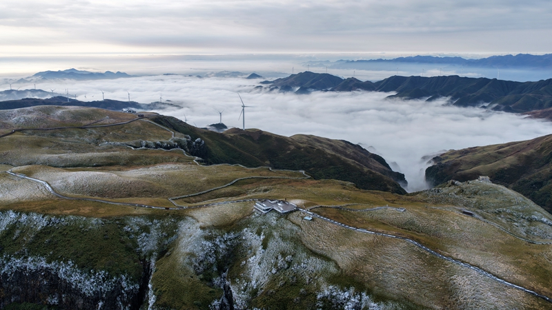 3月10日，在貴州省畢節市赫章縣阿西里西·韭菜坪景區拍攝的春雪云海景觀。