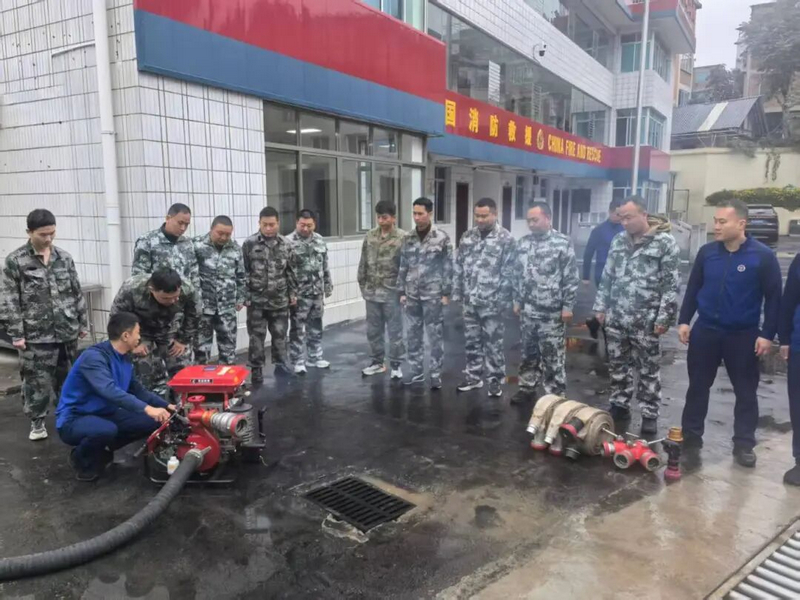 消防輪訓現(xiàn)場。任思宇攝