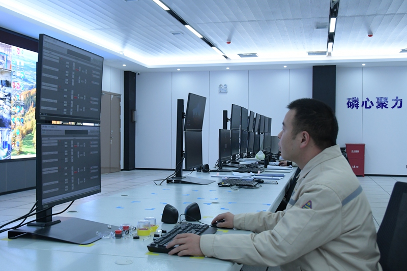 圖為:工人杜瑤作業(yè)