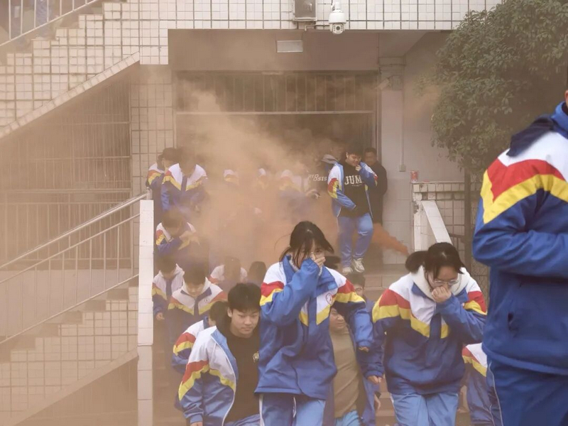 開展疏散逃生演練。