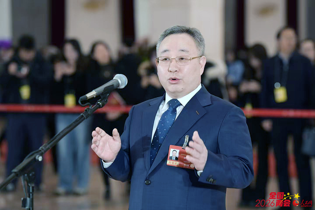 全國政協委員崔海洋接受媒體采訪。人民網記者 王曉嘯攝