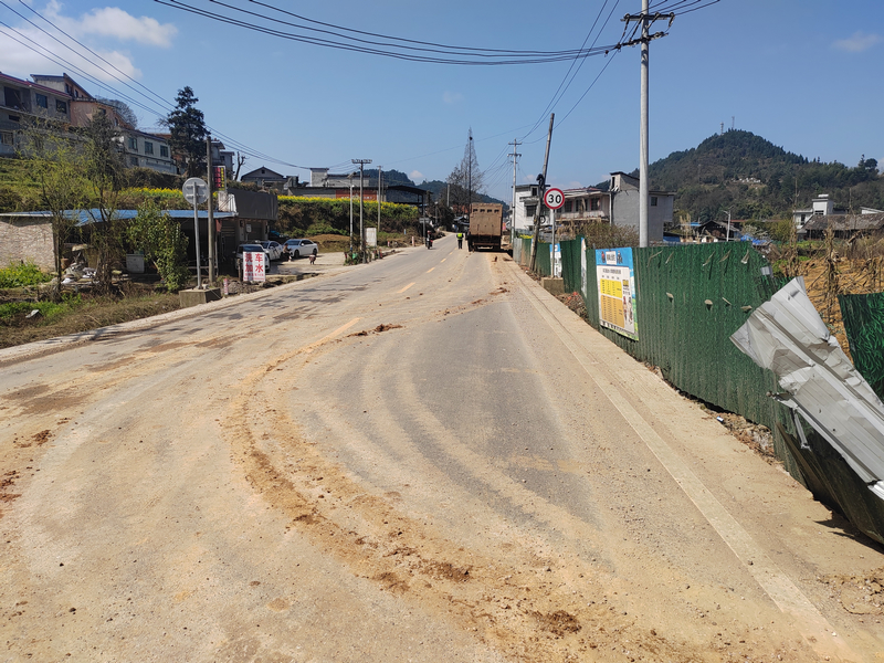 2026年3月11日執法人員抓獲污染路面車輛。