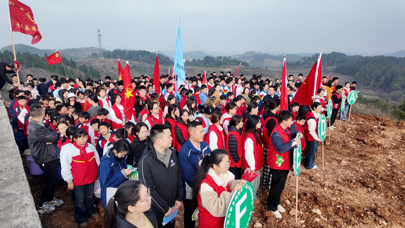 植樹活動(dòng)開幕式現(xiàn)場。朱子立攝