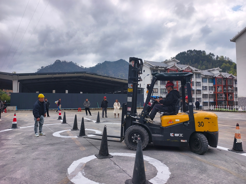 叉車實操訓練 (2).jpg