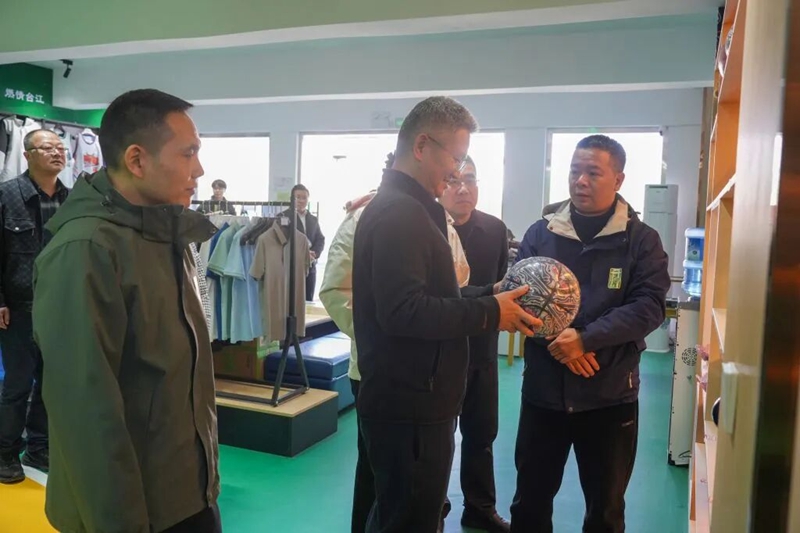 凱里學(xué)院考察團(tuán)赴臺(tái)江縣調(diào)研交流。