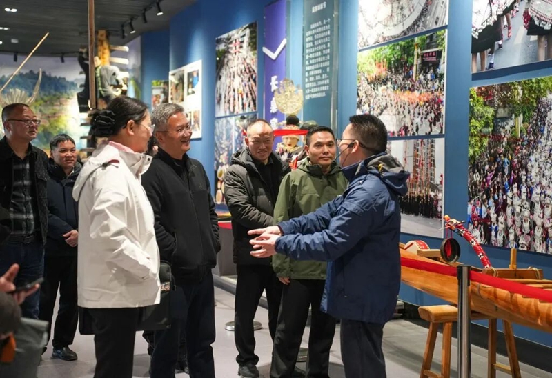 凱里學(xué)院考察團(tuán)赴臺(tái)江縣調(diào)研交流。