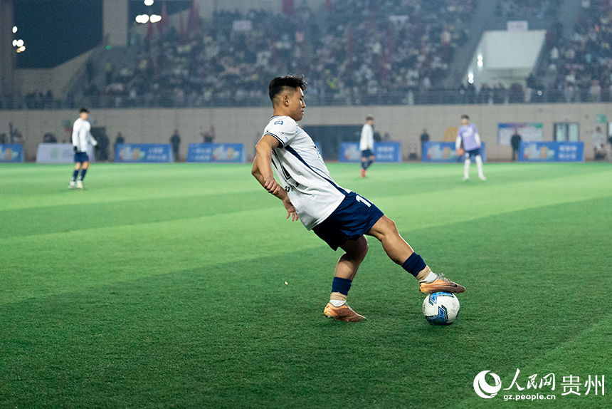 2026我要上“城超”貴陽市足球選拔賽揭幕戰(zhàn)現(xiàn)場。人民網(wǎng)記者 涂敏攝