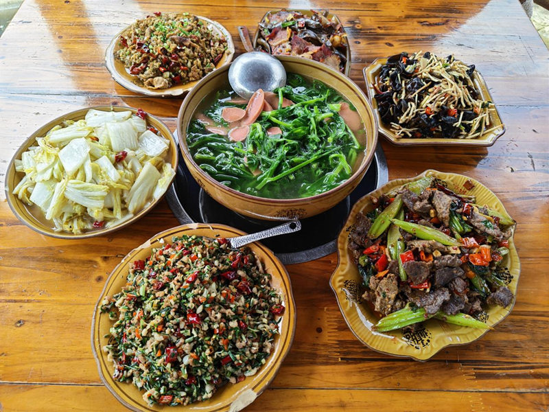 春日踏青賞花 “野菜經(jīng)濟(jì)”帶火鄉(xiāng)村游。