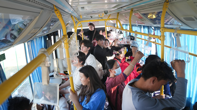 平壩“公交+旅游”解鎖賞花新體驗。