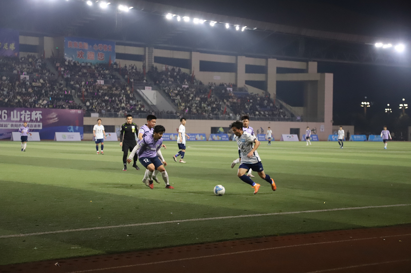 心學修文隊對陣清鎮山花牛奶隊。羅毅攝