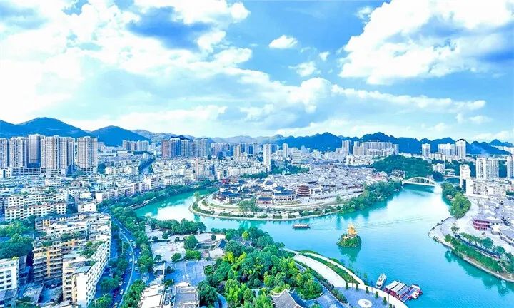 銅仁城市風貌一角。