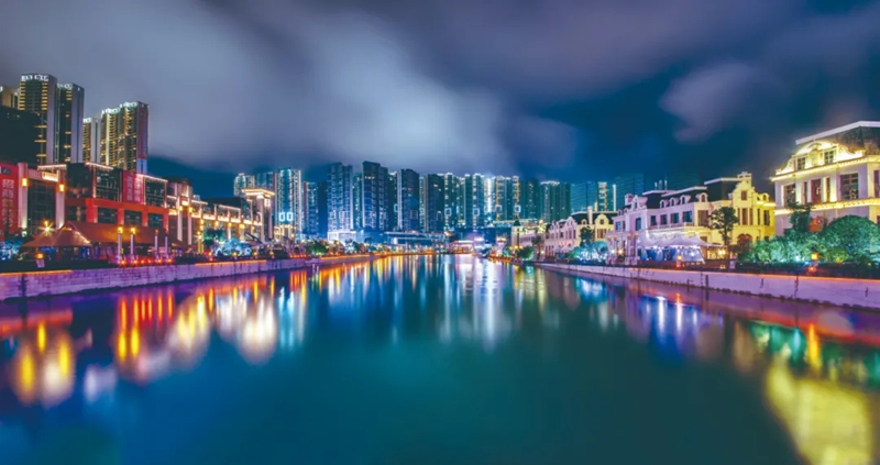 未來(lái)方舟夜景。