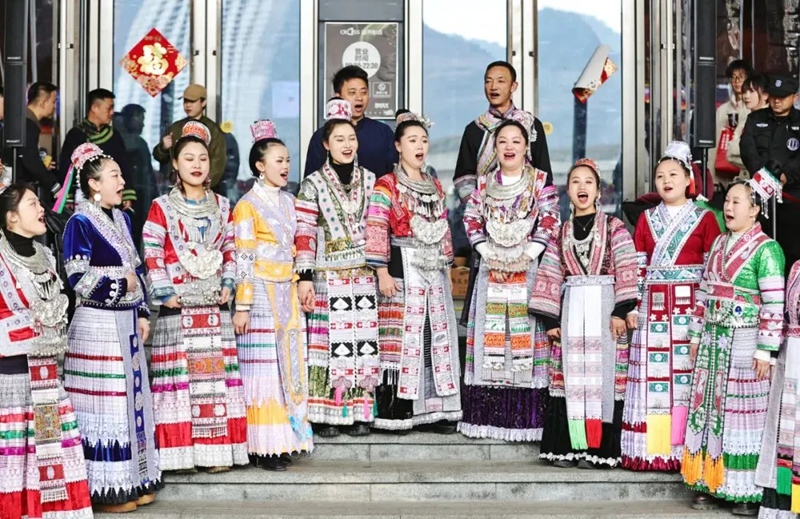 越界影城“觀影+消費(fèi)+文旅”融合場(chǎng)景。