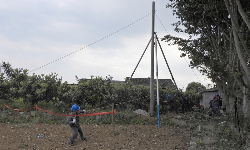 人工立桿現場.jpg