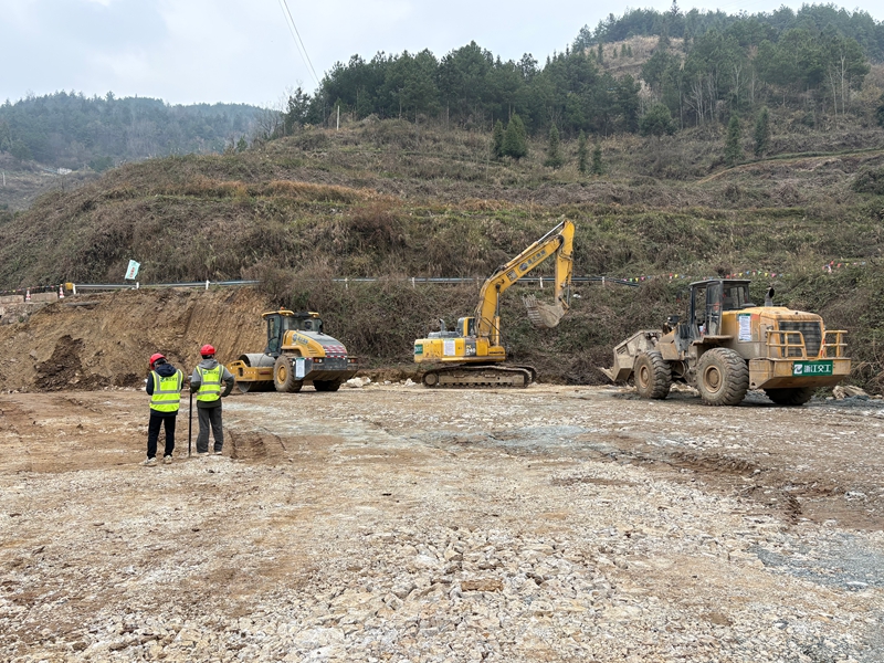 G654印江麻陽至天堂公路改擴建工程施工現場。實習生 王璐琳攝.jpg