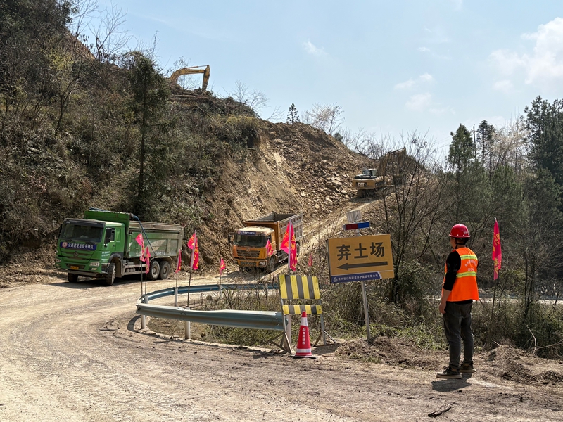 G654印江天堂至木黃公路改擴建工程施工現場。實習生 王璐琳攝.jpg