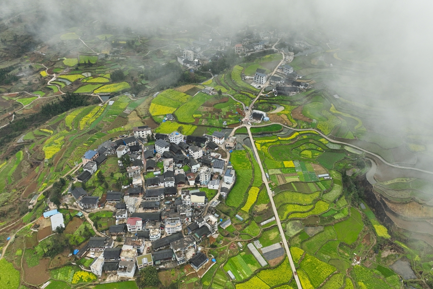 3月18日，從空中俯瞰貴州省丹寨縣興仁鎮臺辰村一隅。