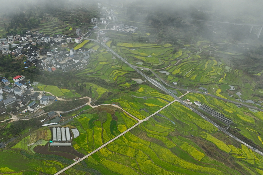 3月18日，從空中俯瞰貴州省丹寨縣興仁鎮(zhèn)臺辰村一隅。