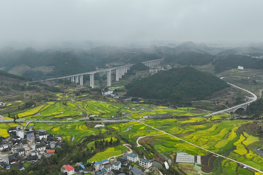 3月18日，從空中俯瞰貴州省丹寨縣興仁鎮臺辰村一隅。