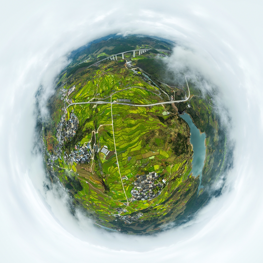 3月18日拍攝的貴州省丹寨縣興仁鎮臺辰村全景。