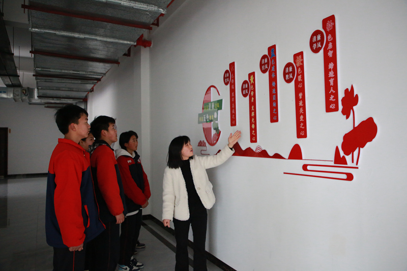 圖為印江自治縣木黃中學通過多種形式推動廉潔教育進校園。梅亞軍攝