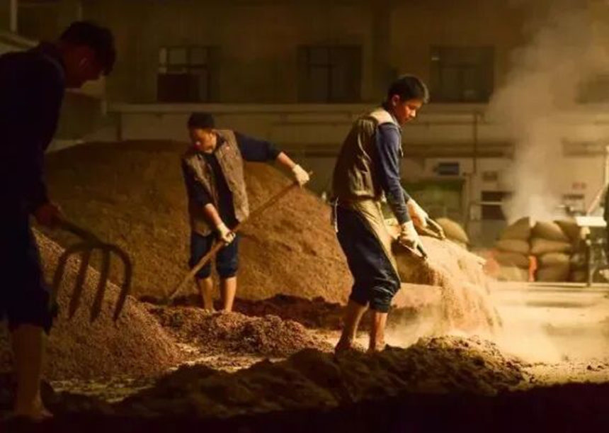 1 圖為釀酒生產車間.jpg